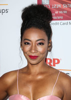 Betty Gabriel magic mug #G1520109