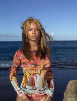 Beyonce Knowles Longsleeve T-shirt #3288977