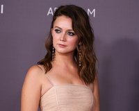 Billie Lourd Sweatshirt #2832241