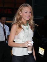 Blake Lively Longsleeve T-shirt #1512576