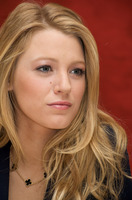 Blake Lively Longsleeve T-shirt #2234618