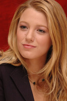 Blake Lively Longsleeve T-shirt #2284586