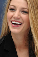 Blake Lively Longsleeve T-shirt #2284593