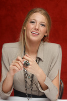 Blake Lively Longsleeve T-shirt #2319366