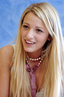 Blake Lively Longsleeve T-shirt #2319409