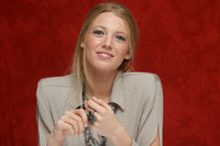 Blake Lively Longsleeve T-shirt #2319446