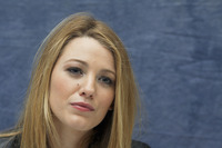Blake Lively Longsleeve T-shirt #2319545