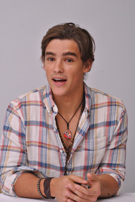 Brenton Thwaites T-shirt