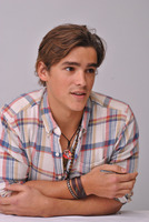 Brenton Thwaites t-shirt #2492394