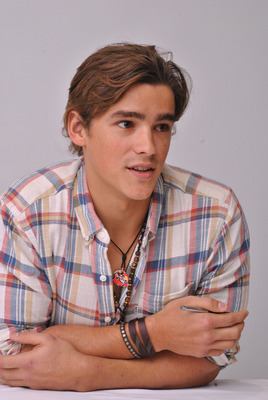 Brenton Thwaites T-shirt