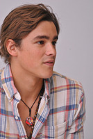 Brenton Thwaites t-shirt #2492403