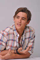 Brenton Thwaites t-shirt #2492406