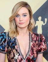 Brie Larson Longsleeve T-shirt #3207919