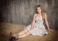 Britt Robertson Sweatshirt #2520774