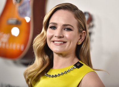 Britt Robertson posters