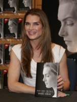 Brooke Shields tote bag #G116122