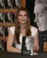 Brooke Shields Longsleeve T-shirt #1360880