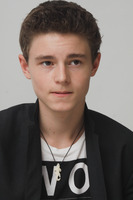 Callan McAuliffe t-shirt #2361738