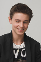Callan McAuliffe t-shirt #2361741