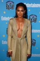 Candice Patton Sweatshirt #3855833