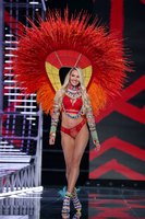 Candice Swanepoel Longsleeve T-shirt #2873938