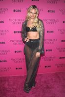 Candice Swanepoel Longsleeve T-shirt #2919048