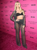 Candice Swanepoel Longsleeve T-shirt #2919152