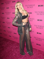 Candice Swanepoel Longsleeve T-shirt #2919155
