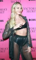 Candice Swanepoel Longsleeve T-shirt #2919167