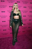 Candice Swanepoel Longsleeve T-shirt #2919181