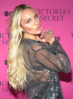 Candice Swanepoel Longsleeve T-shirt #2919192