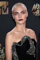 Cara Delevingne Longsleeve T-shirt #2718523
