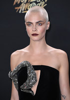 Cara Delevingne Longsleeve T-shirt #2718594