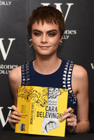 Cara Delevingne Longsleeve T-shirt #2789424