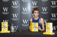 Cara Delevingne Longsleeve T-shirt #2789428