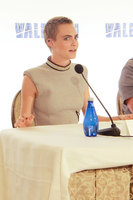Cara Delevingne Longsleeve T-shirt #2847455