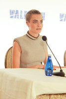 Cara Delevingne Longsleeve T-shirt #2847458