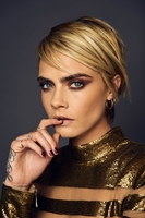 Cara Delevingne Longsleeve T-shirt #3820336