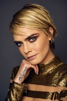 Cara Delevingne Longsleeve T-shirt #3820347