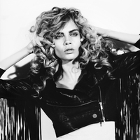 Cara Delevingne Longsleeve T-shirt #3820349