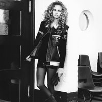 Cara Delevingne Longsleeve T-shirt #3820350