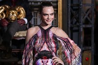 Cara Delevingne Longsleeve T-shirt #3889087