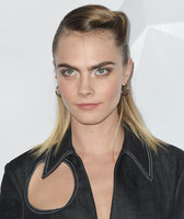 Cara Delevingne Longsleeve T-shirt #3889132