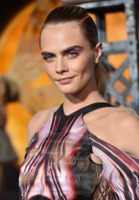 Cara Delevingne Longsleeve T-shirt #3889177