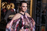 Cara Delevingne Longsleeve T-shirt #3889182