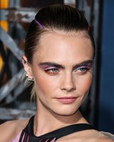 Cara Delevingne Longsleeve T-shirt #3889197