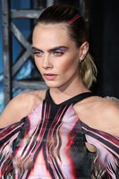 Cara Delevingne Longsleeve T-shirt #3889220