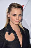 Cara Delevingne Longsleeve T-shirt #3889319