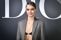 Cara Delevingne Longsleeve T-shirt #3935537