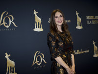 Carice Van Houten Longsleeve T-shirt #2768669